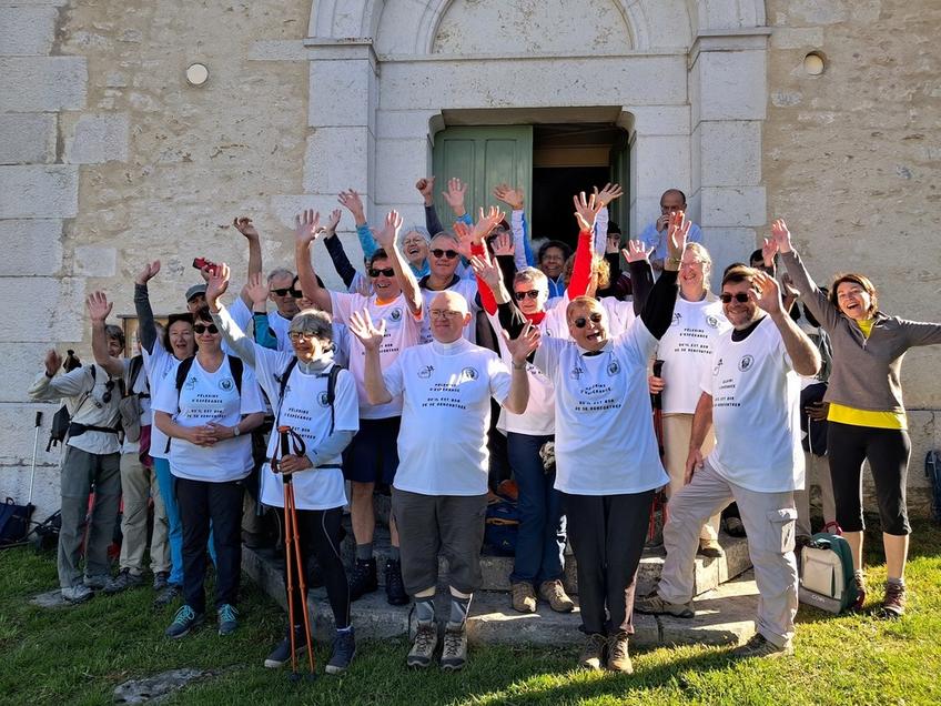 Début du pelerinage paroissial : Le groupe de marcheurs à Presles Début du pelerinage paroissial : Le groupe de marcheurs à Presles