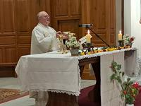 Le Père David célèbre la messe Le Père David célèbre la messe