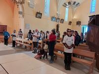 Temps de prière dans l'église avant la marche Temps de prière dans l'église avant la marche
