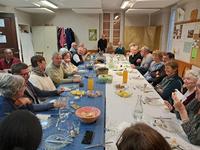 Les participants au repas partagé à Chatte Les participants au repas partagé à Chatte
